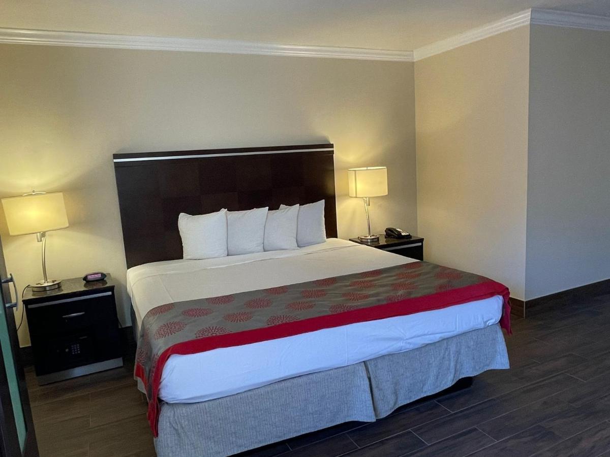 Ramada By Wyndham San Diego Poway Miramar Exterior foto