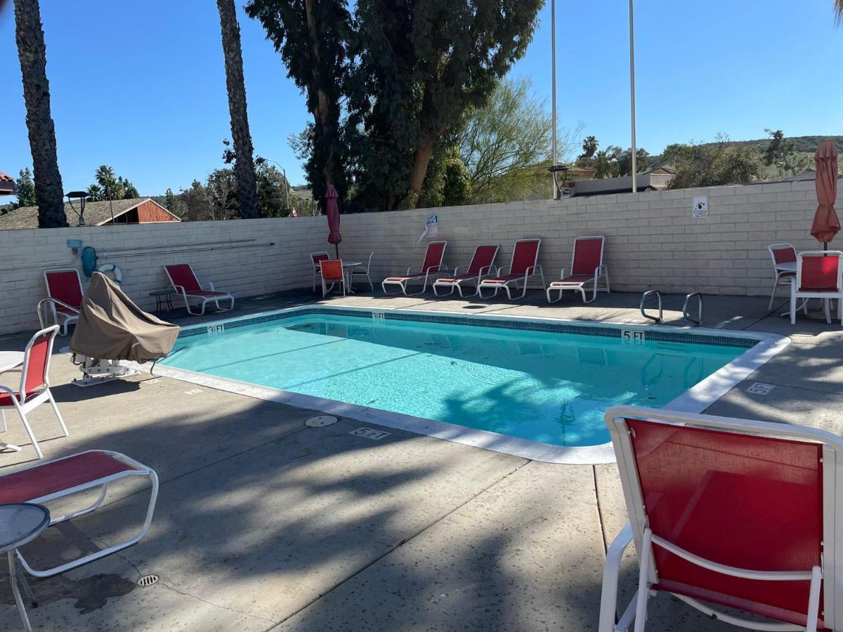 Ramada By Wyndham San Diego Poway Miramar Exterior foto