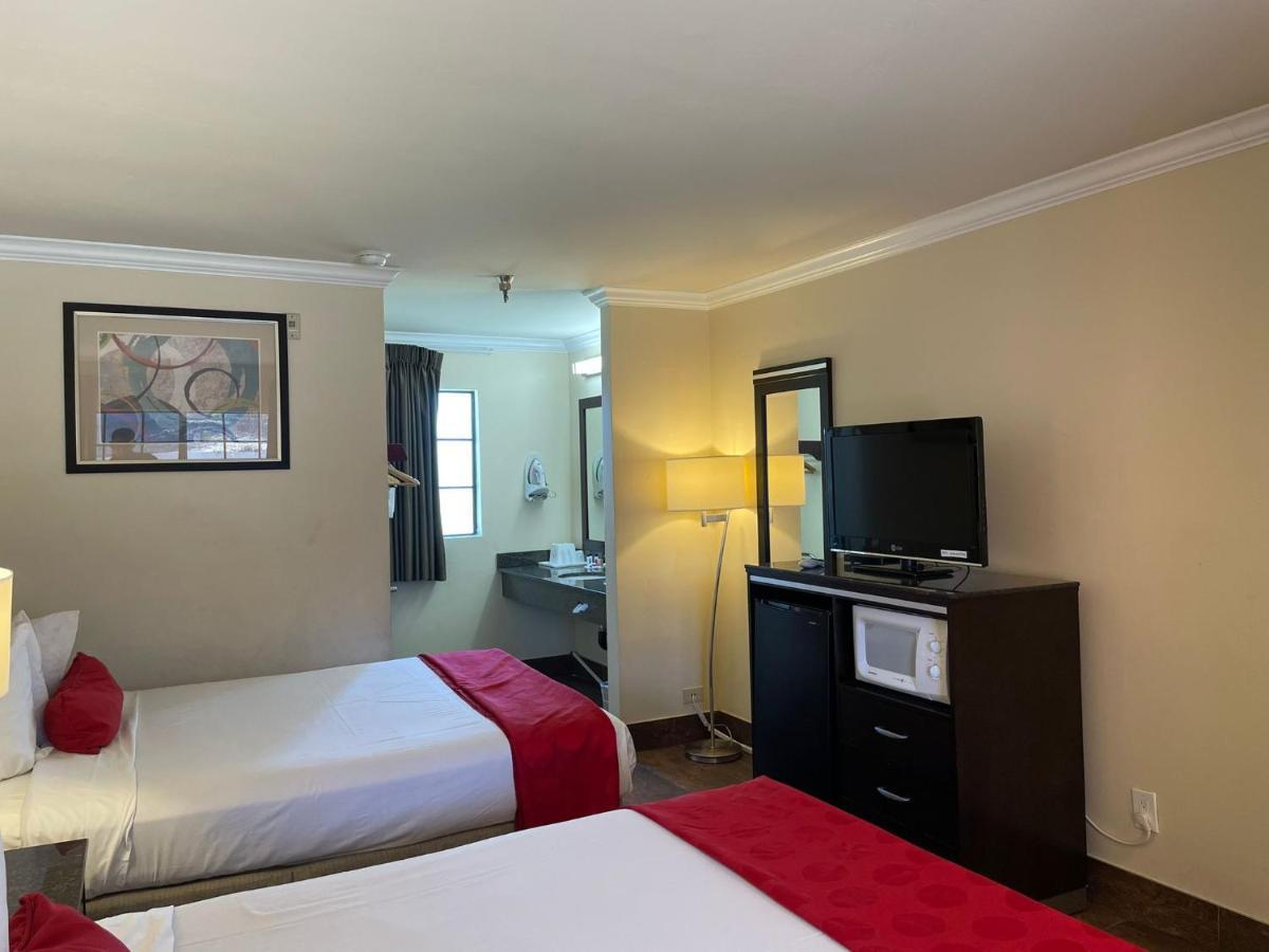 Ramada By Wyndham San Diego Poway Miramar Exterior foto