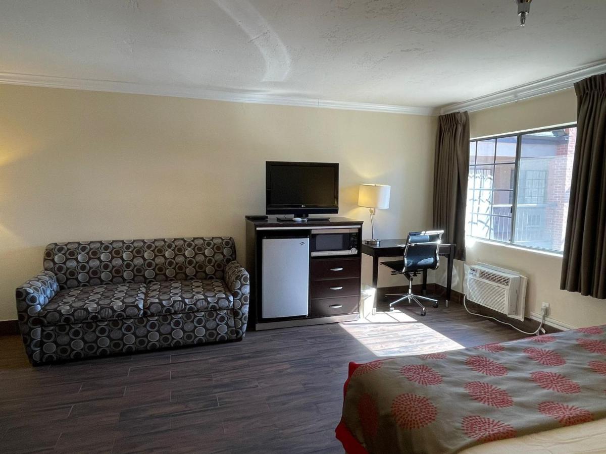 Ramada By Wyndham San Diego Poway Miramar Exterior foto