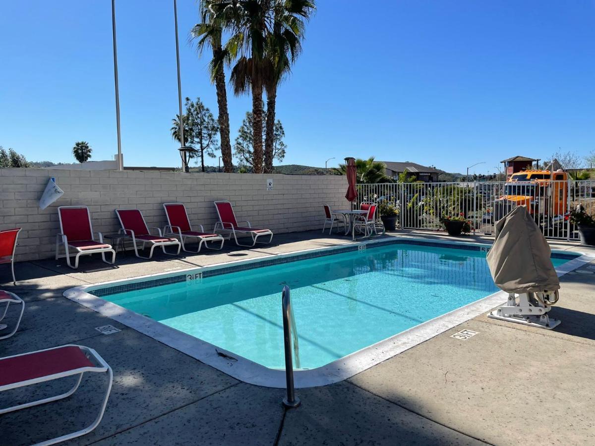 Ramada By Wyndham San Diego Poway Miramar Exterior foto