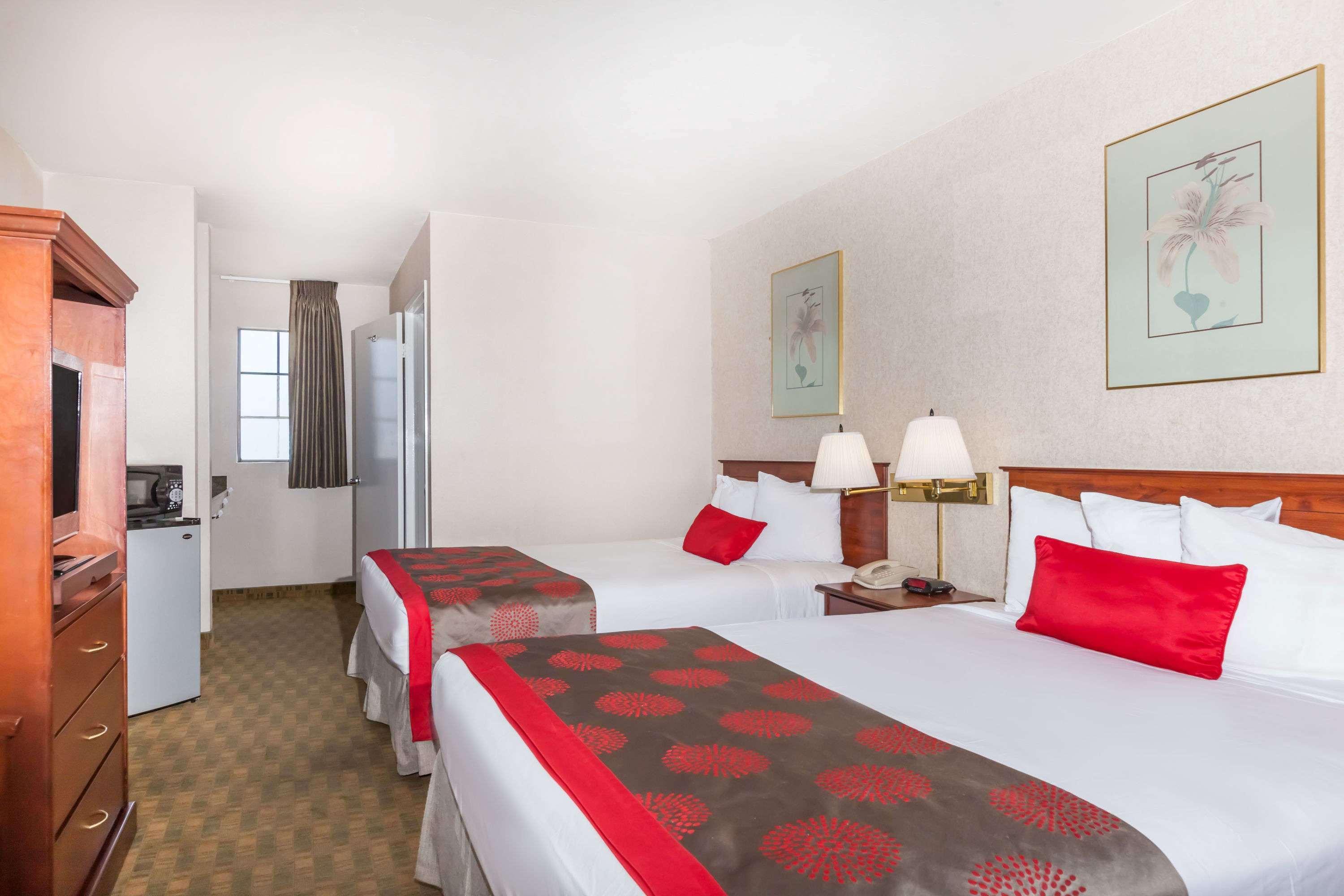 Ramada By Wyndham San Diego Poway Miramar Exterior foto