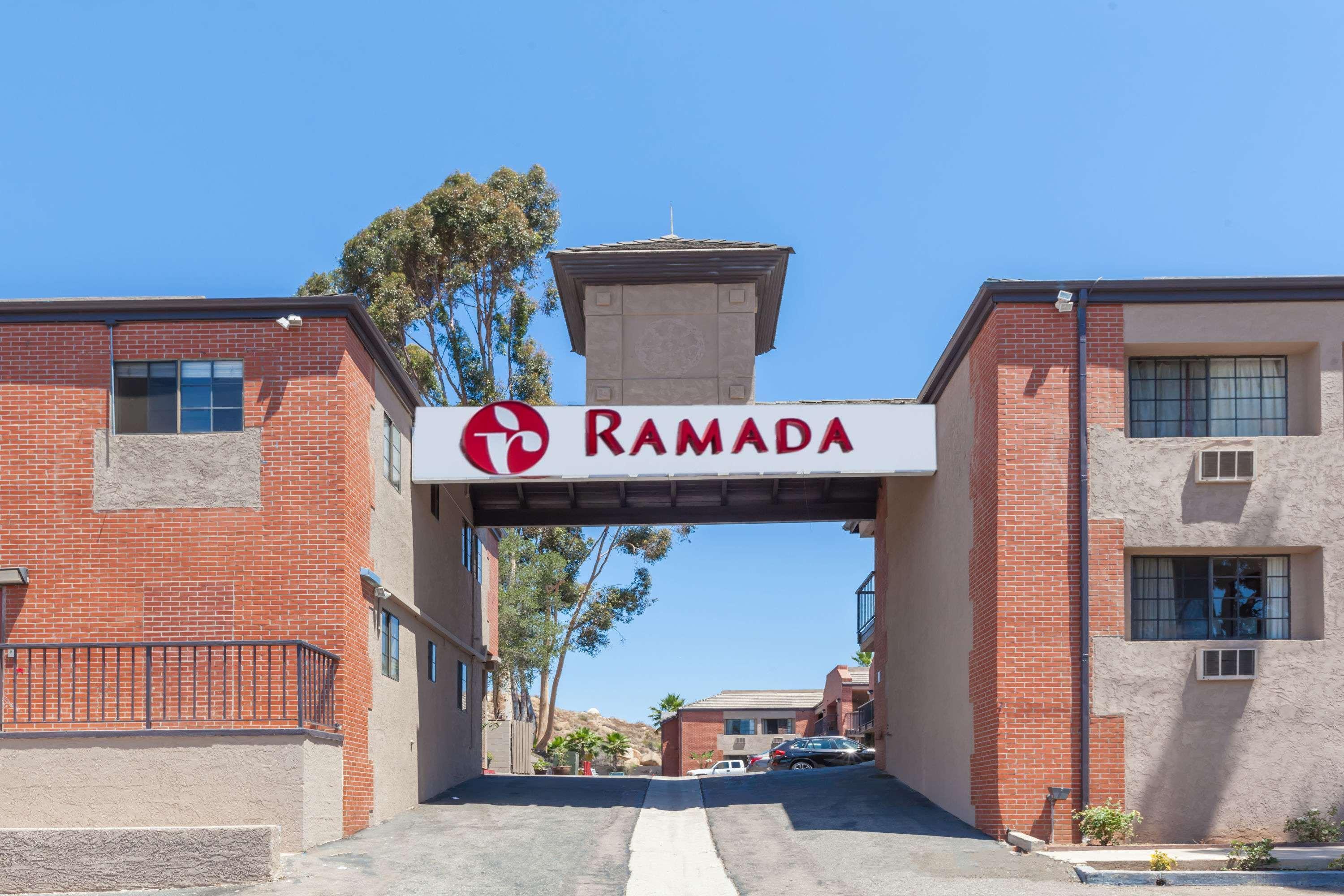 Ramada By Wyndham San Diego Poway Miramar Exterior foto