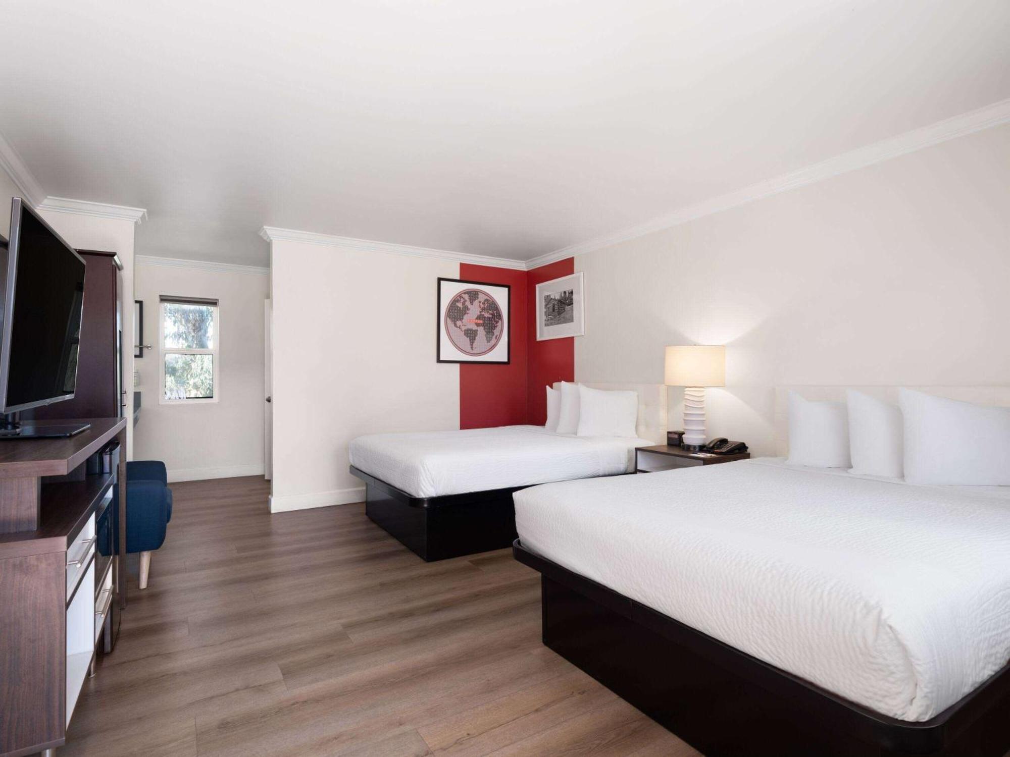 Ramada By Wyndham San Diego Poway Miramar Exterior foto
