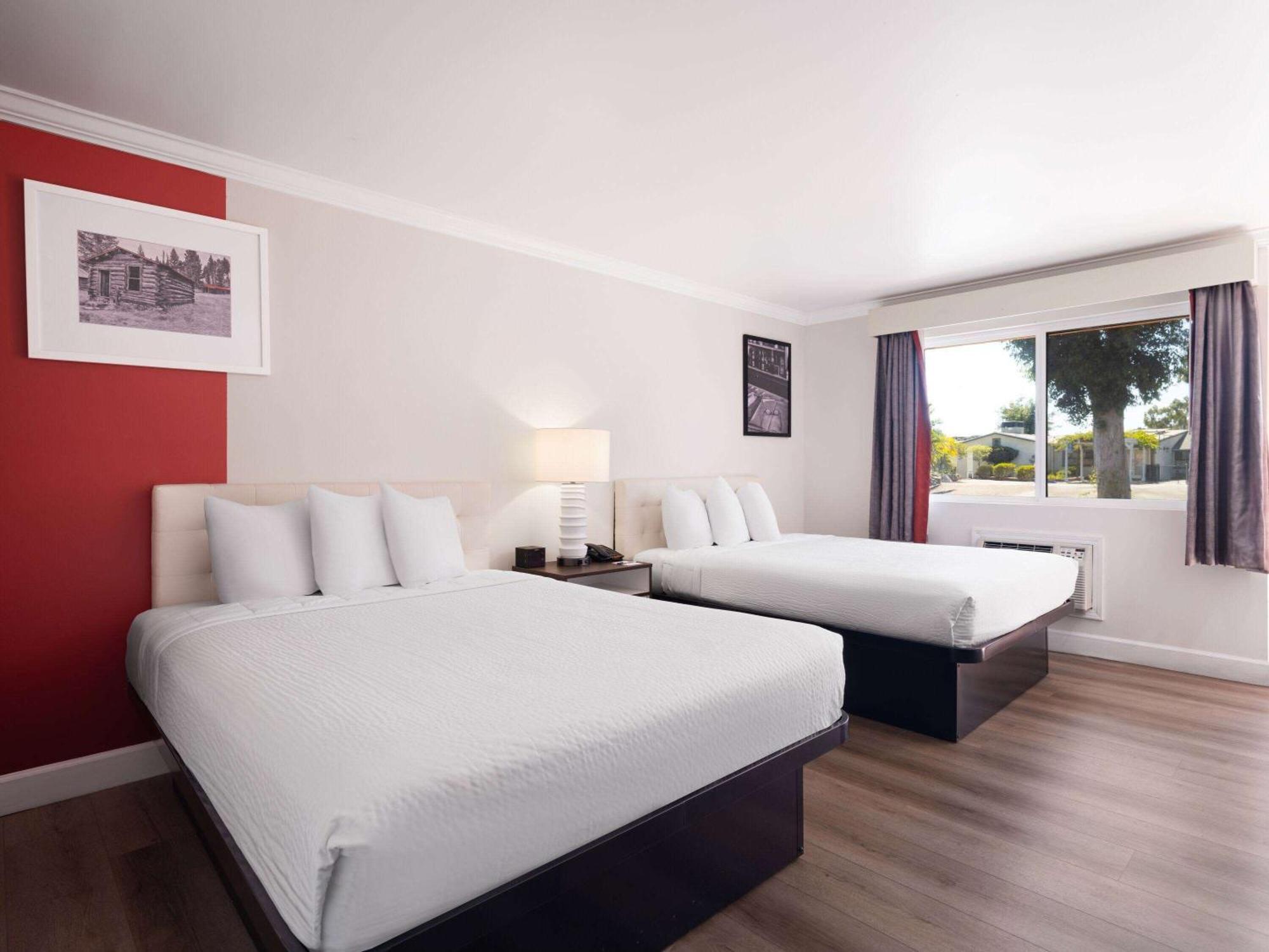 Ramada By Wyndham San Diego Poway Miramar Exterior foto