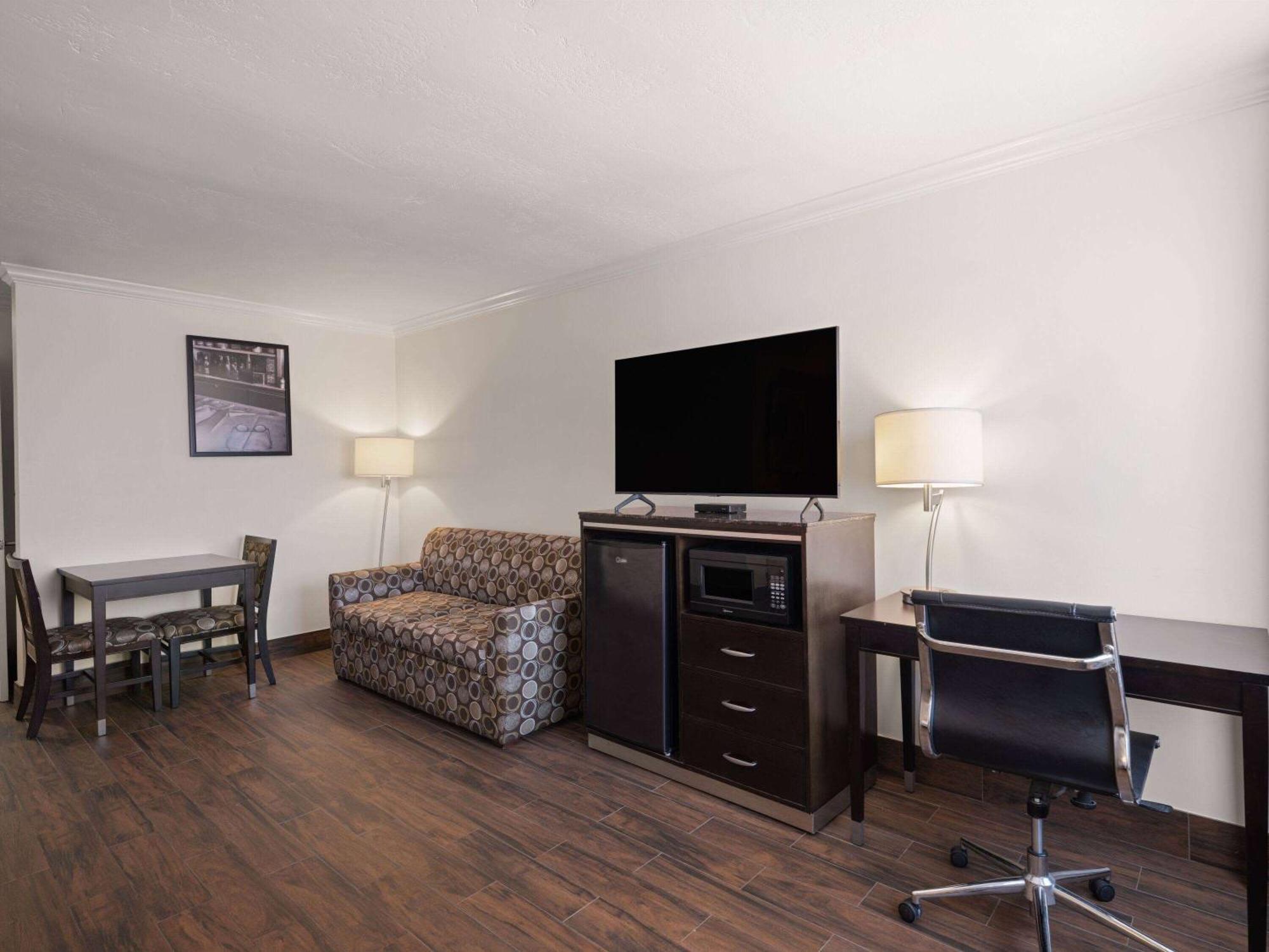 Ramada By Wyndham San Diego Poway Miramar Exterior foto