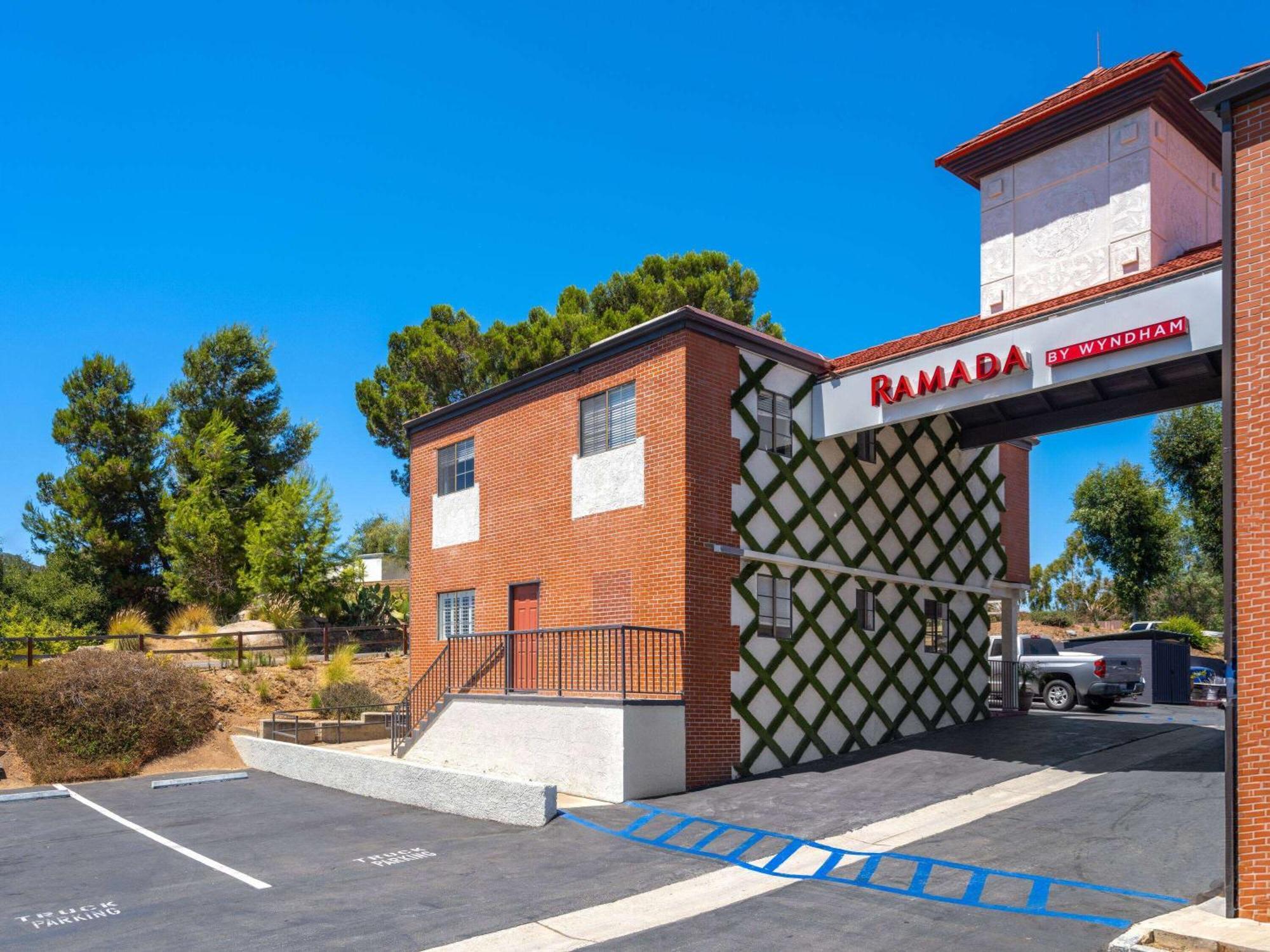 Ramada By Wyndham San Diego Poway Miramar Exterior foto